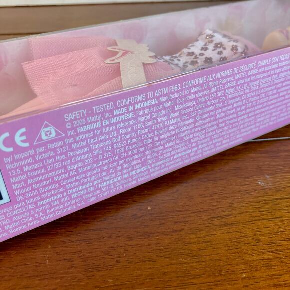 Y2K Mattel Ballerina Barbie w/Pink Tutu and Legs #J1776 (2005) NRFB - Picture 4 of 4